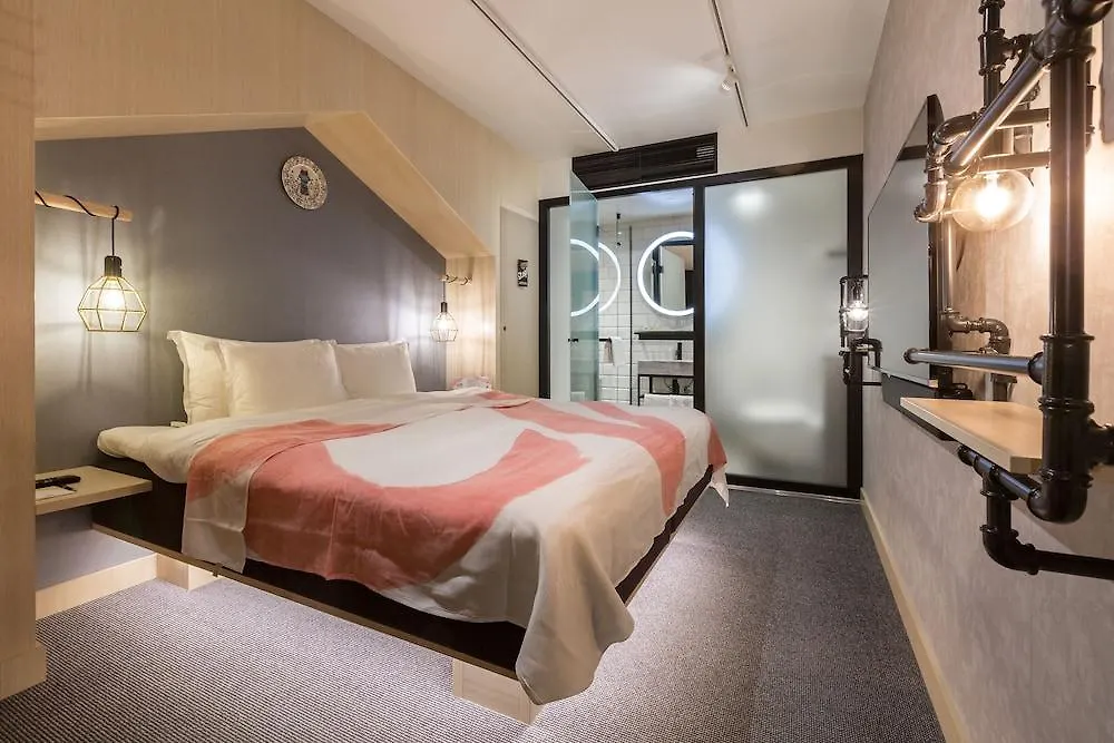 Hotel With Urban Deli Stockholm 4*,
