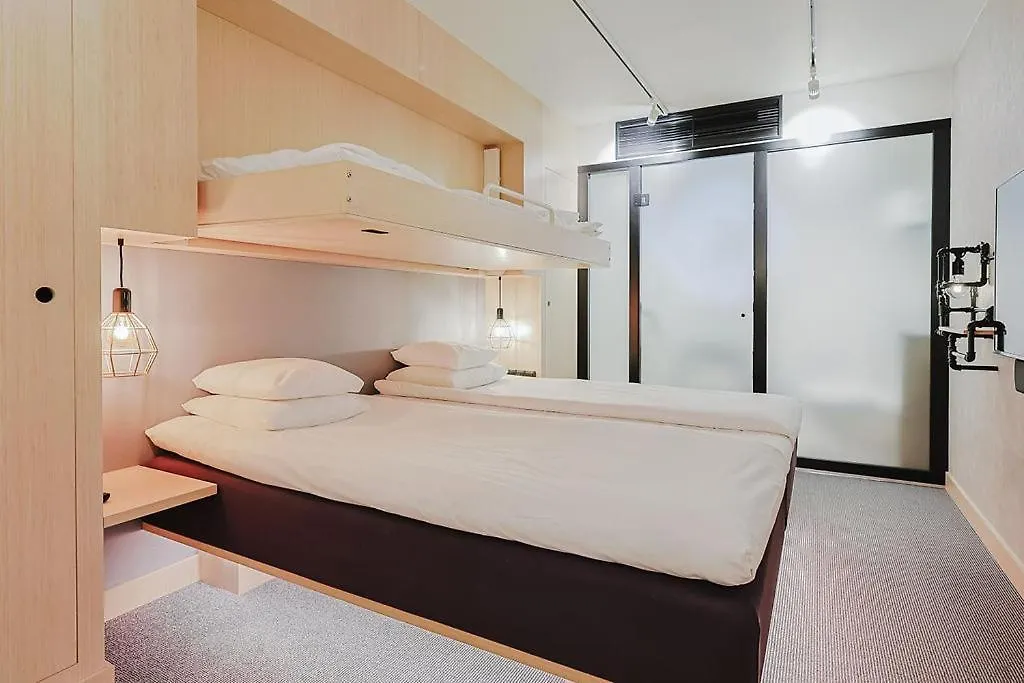 שטוקהולם Hotel With Urban Deli 4*,  שבדיה