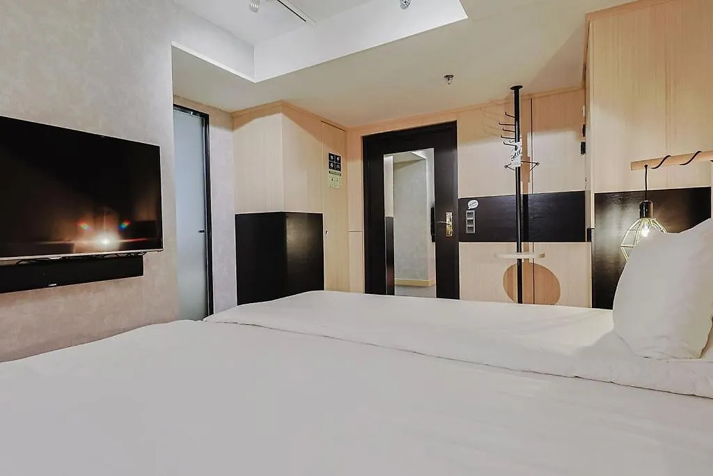 שטוקהולם Hotel With Urban Deli 4*,